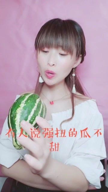 娱乐吃瓜酱封面怎么做的